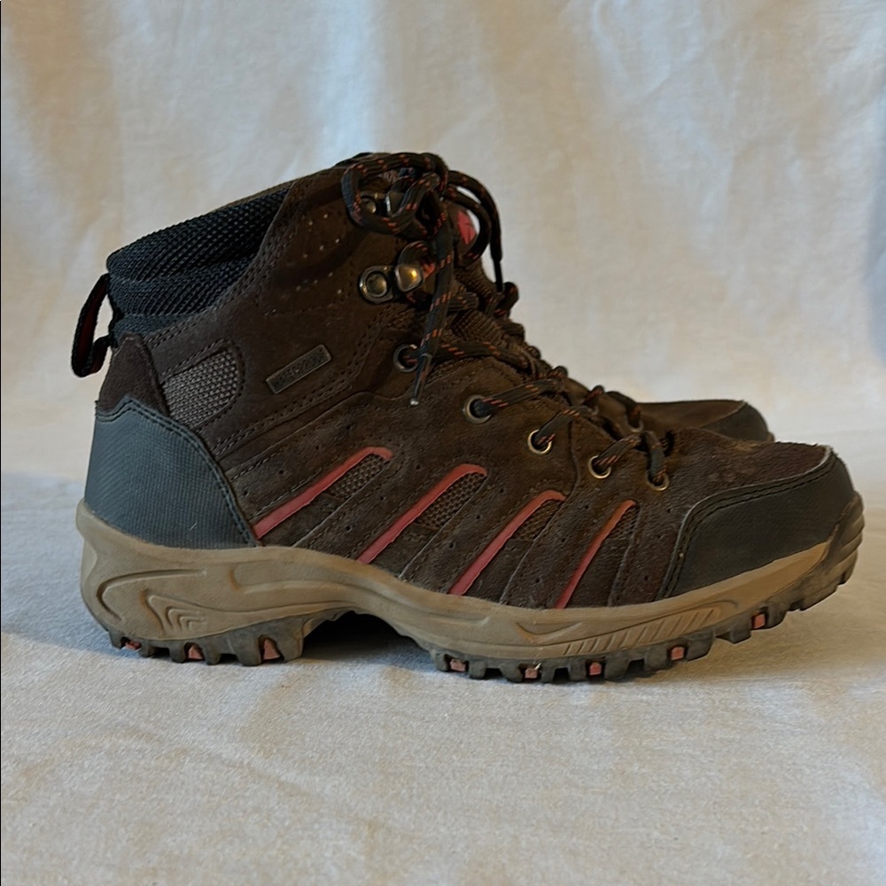 Waterproof Brown Leather Hiking Boots with Ankle Support and Traction Size 5